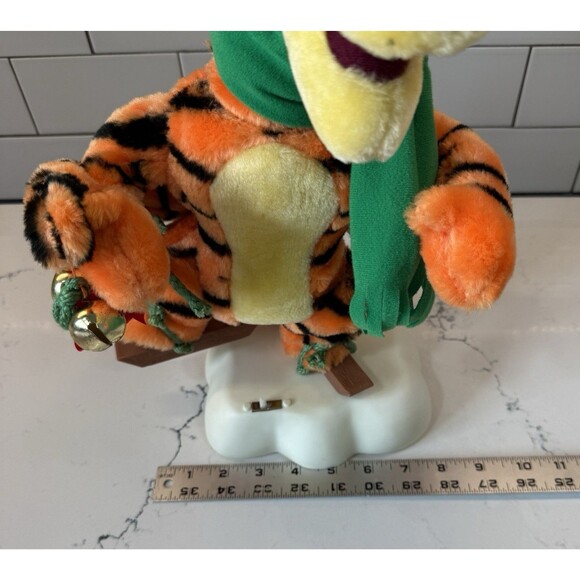 Vtg Telco Disney Pooh Tigger Animated Christmas Motion Skiing Figure Works Video - Picture 4 of 16